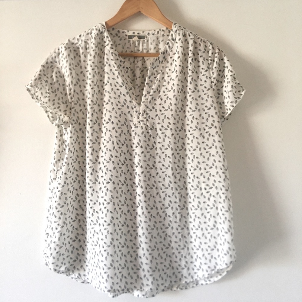 Leaf pattern V neck top